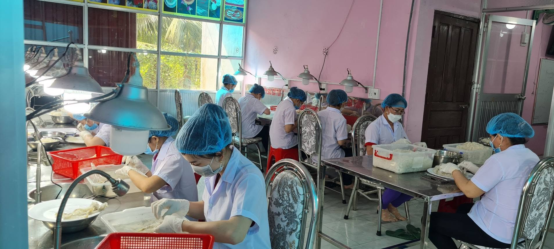 Khu vực làm sạch tổ yến